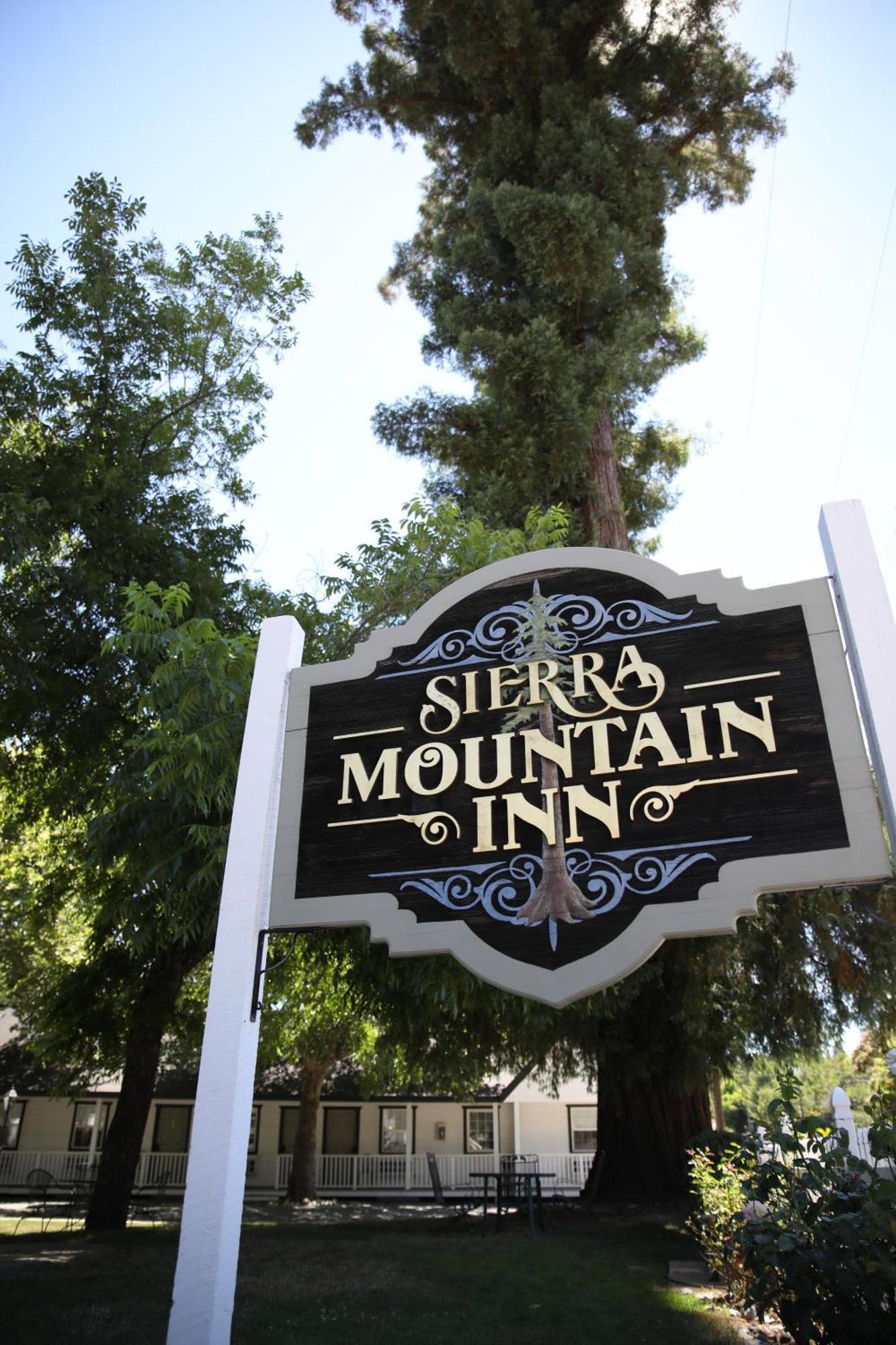 Sierra Mountain Inn Грасс-Валли Экстерьер фото